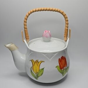 Teapot with Wicker Handle Floral Tulip